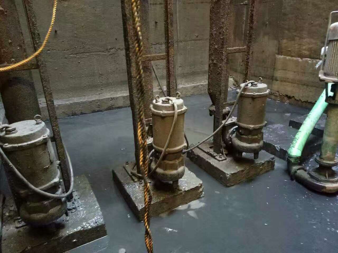 常宁污水池清理